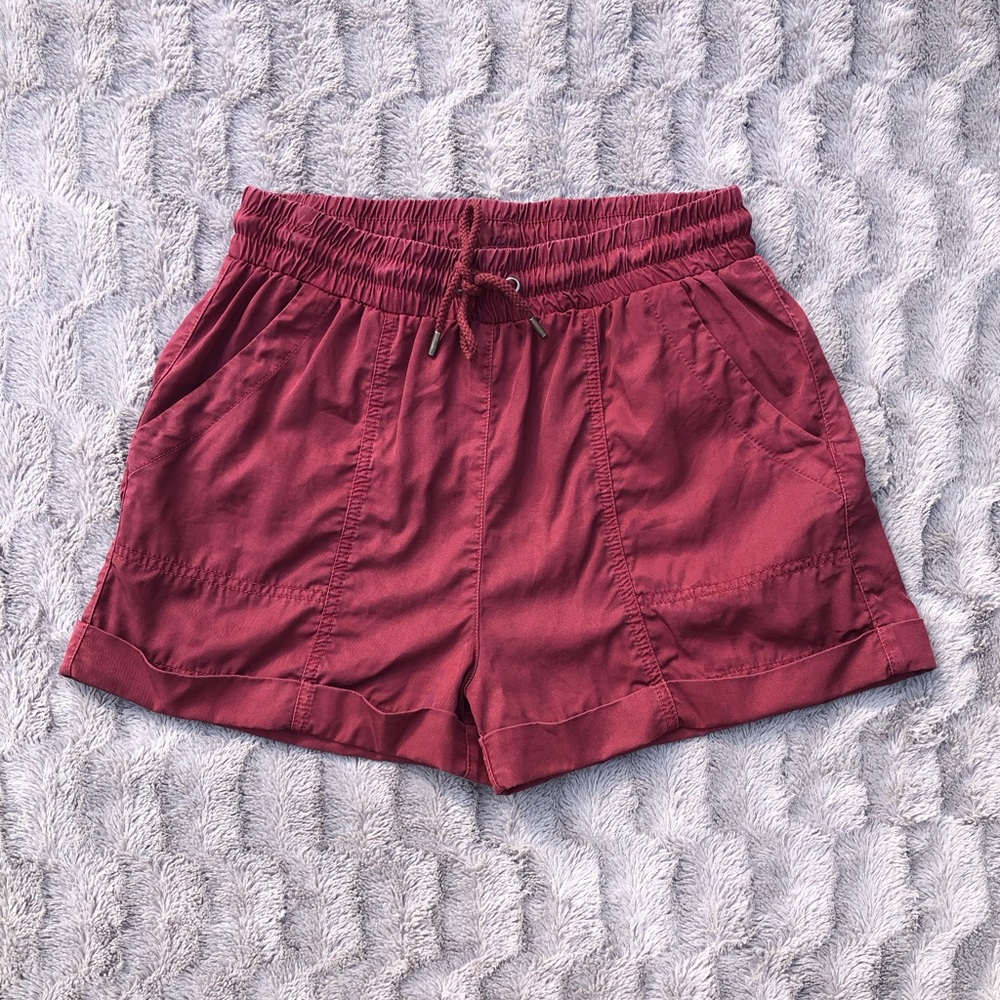 Universal Thread burgundy women’s shorts, small